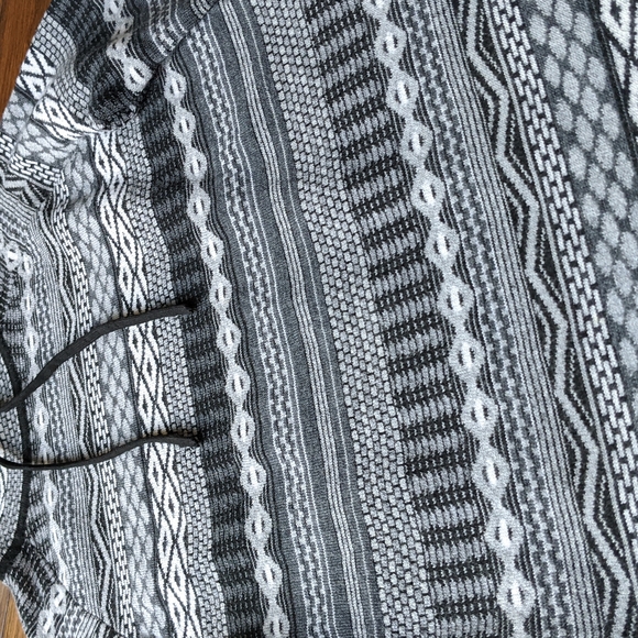 Worn Once Krimson Klover -Title Nine Pullover Sweater- Black, Gray & White XS - Picture 4 of 13